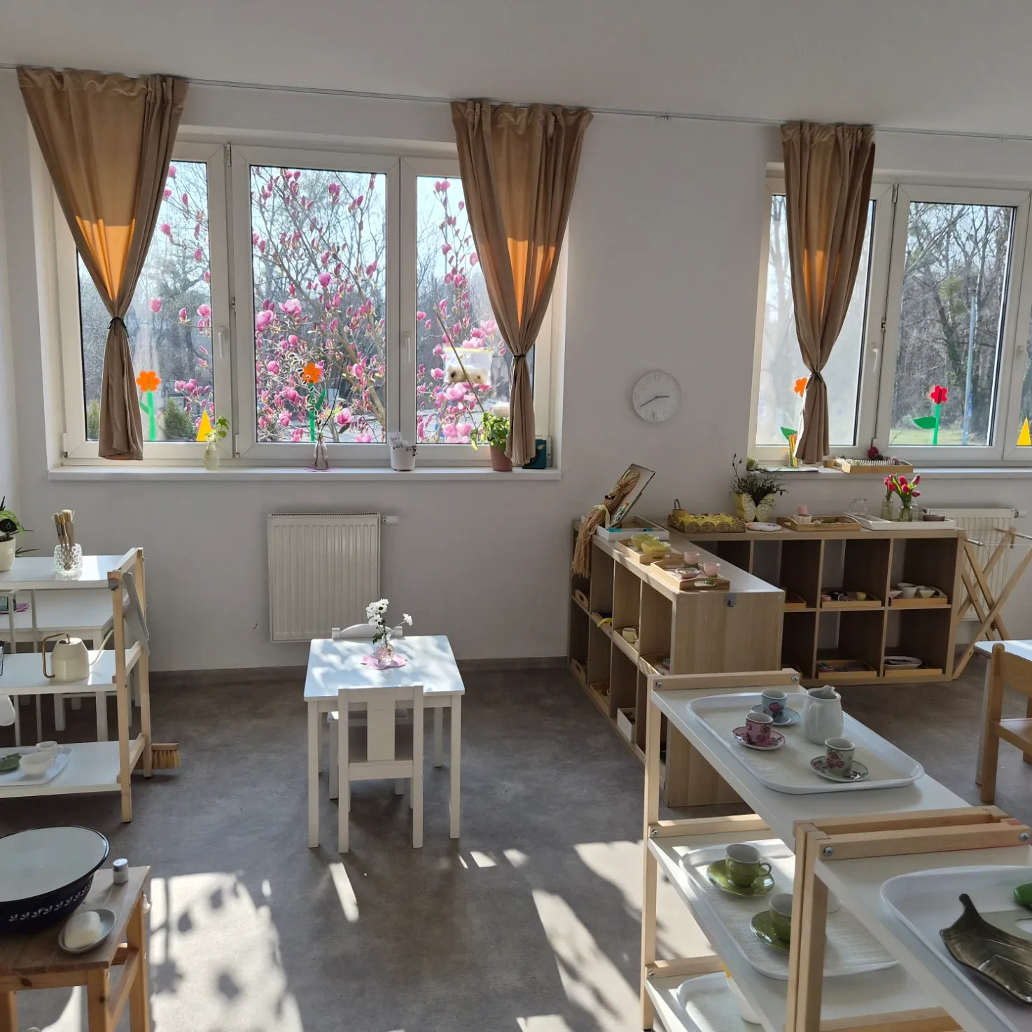 Hlavná trieda — pracovná zóna s Montessori materiálmi