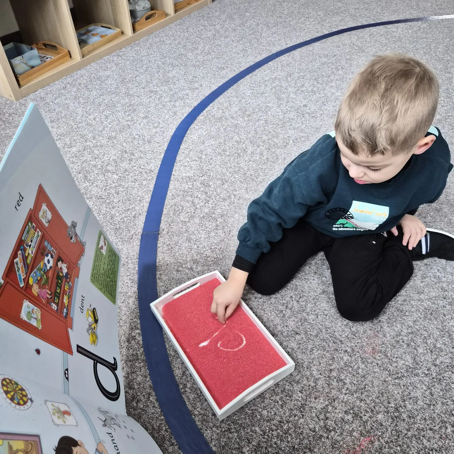 Montessori aktivita — objavovanie pomôcok